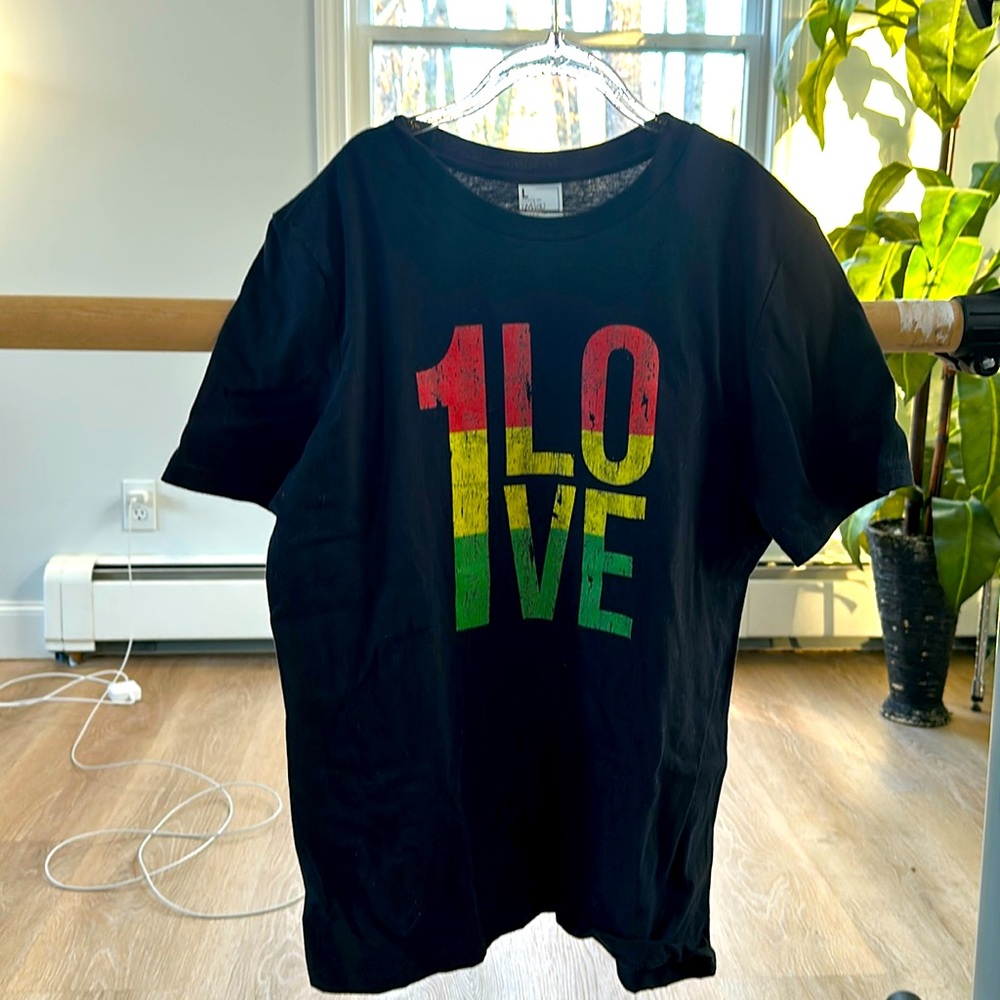Black t-shirt child large great condition